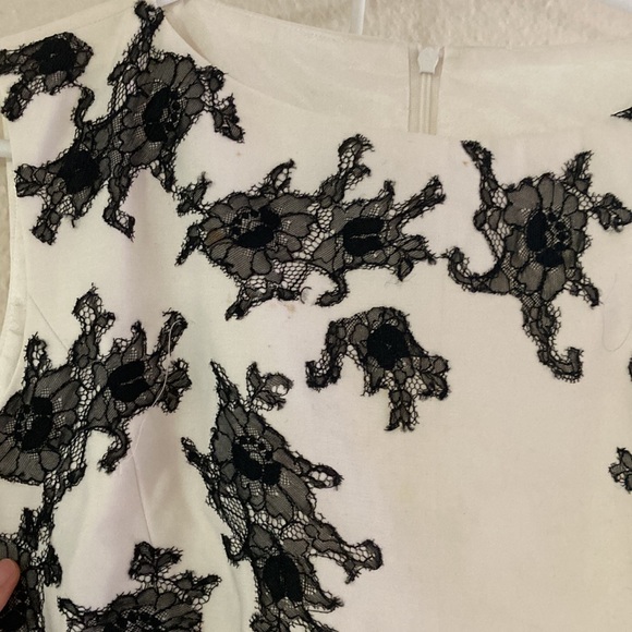 White formal dress with black laces - Picture 6 of 6